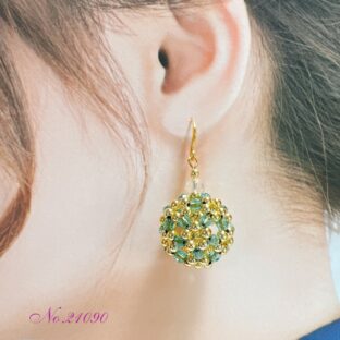 ビーズボールのピアス　No.21090